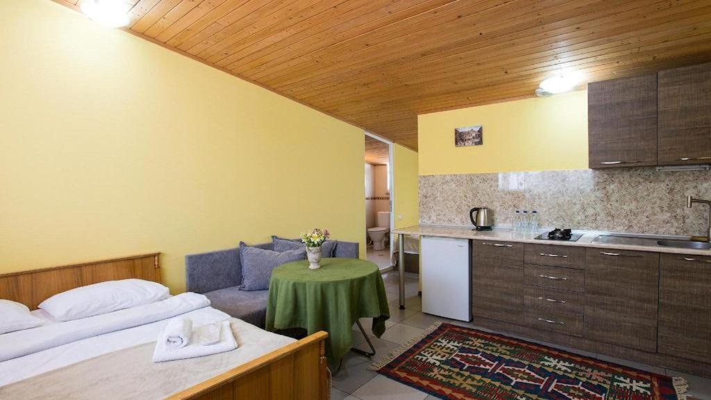 Gallary Hostel Τυφλίδα Εξωτερικό φωτογραφία